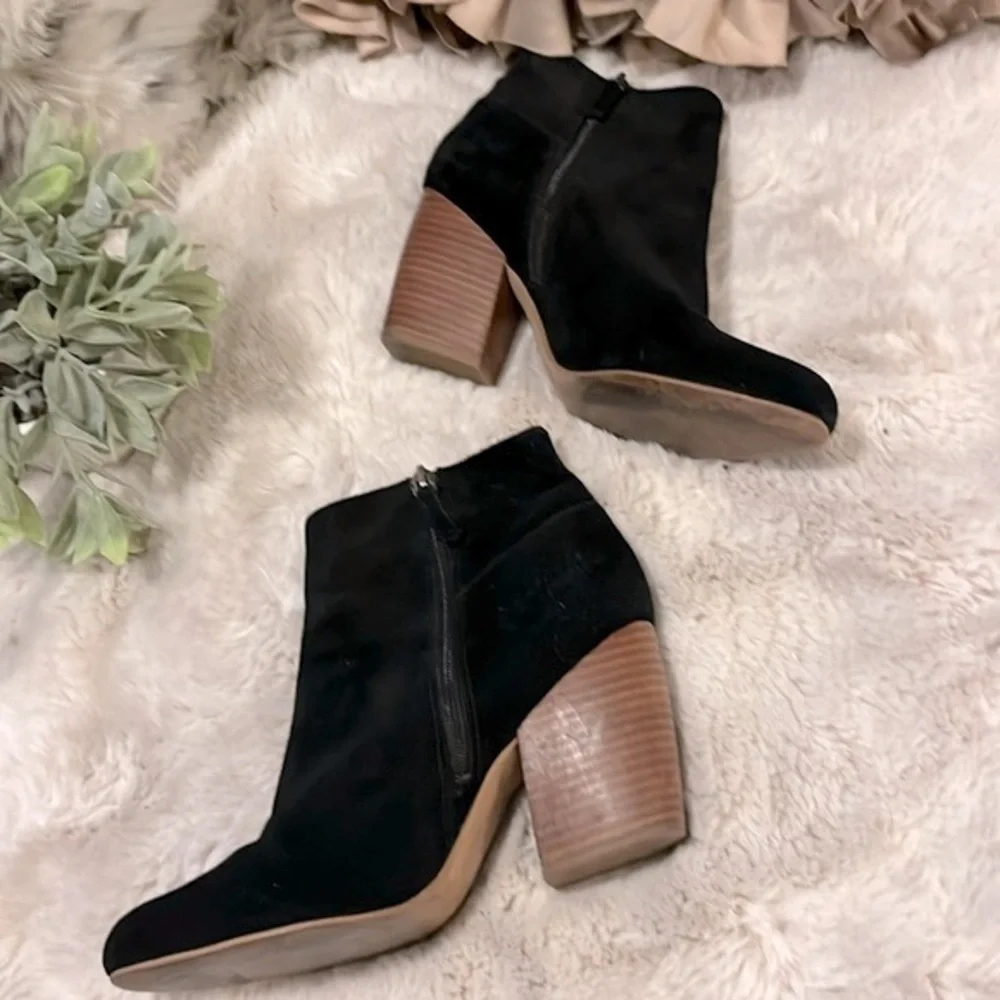 Crown Women’s Vintage Tashaa Black Suede Block Bohemian Heel Ankle Booties Sz 8
